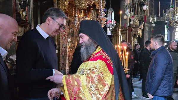 ВУЧИЋ НА ХИЛАНДАРУ: Хвала дивним монасима и искушеницима што чувају све оно што припада нашем роду (ФОТО) ВУЧИЋ НА ХИЛАНДАРУ: Хвала дивним монасима и искушеницима што чувају све оно што припада нашем роду (ФОТО)