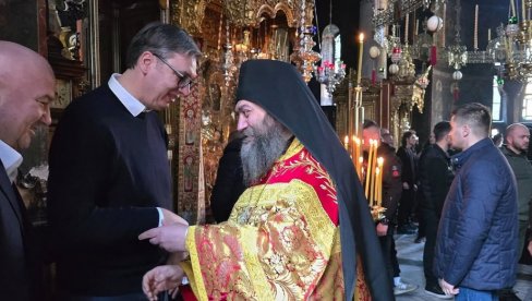 VUČIĆ NA HILANDARU: Hvala divnim monasima i iskušenicima što čuvaju sve ono što pripada našem rodu (FOTO) VUČIĆ NA HILANDARU: Hvala divnim monasima i iskušenicima što čuvaju sve ono što pripada našem rodu (FOTO)