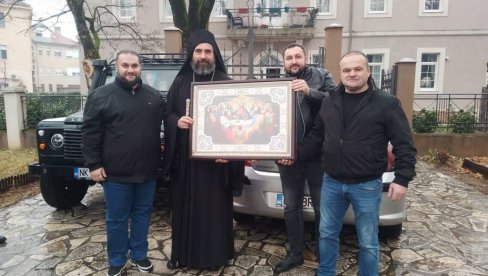 DARIVALI EPISKOPA: Nikšićani vole svog vladiku Metodija DARIVALI EPISKOPA: Nikšićani vole svog vladiku Metodija
