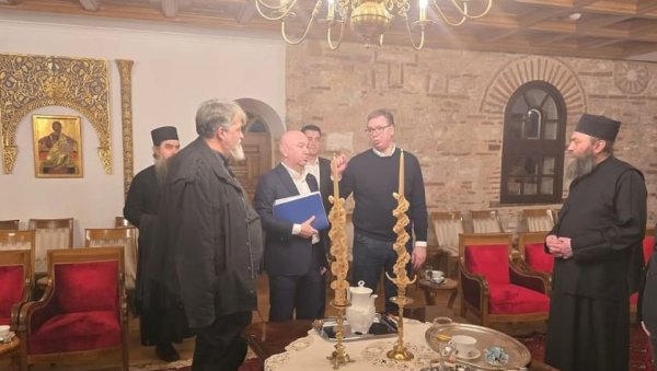 ВУЧИЋ СА ИГУМАНОМ МЕТОДИЈЕМ: Само јака и слободна Србија може да одбрани своје државне и националне интересе ВУЧИЋ СА ИГУМАНОМ МЕТОДИЈЕМ: Само јака и слободна Србија може да одбрани своје државне и националне интересе