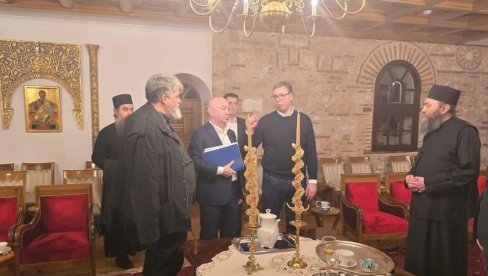 VUČIĆ SA IGUMANOM METODIJEM: Samo jaka i slobodna Srbija može da odbrani svoje državne i nacionalne interese VUČIĆ SA IGUMANOM METODIJEM: Samo jaka i slobodna Srbija može da odbrani svoje državne i nacionalne interese
