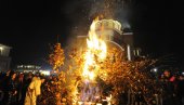 ВАРНИЦЕ БОЖИЋНЕ РАДОСТИ: Краљевчани у православном духу обележили Бадњи дан и Бадње вече ВАРНИЦЕ БОЖИЋНЕ РАДОСТИ: Краљевчани у православном духу обележили Бадњи дан и Бадње вече