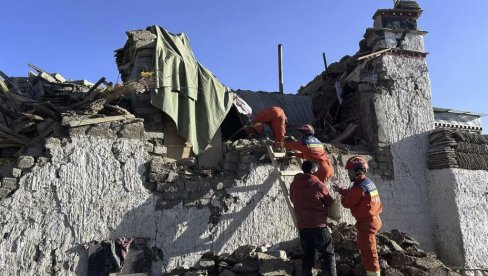 POGINULE NAJMANJE 53 OSOBE: Zemljotres jačine sedam stepeni pogodio Tibet POGINULE NAJMANJE 53 OSOBE: Zemljotres jačine sedam stepeni pogodio Tibet