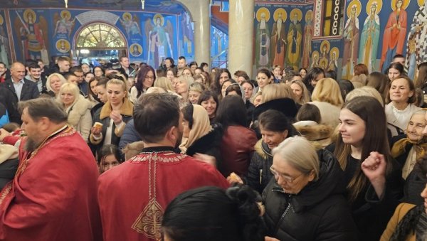РАДОСТ ОД БОГОМЛАДЕНВА: Божићно јутро у Угљевику РАДОСТ ОД БОГОМЛАДЕНВА: Божићно јутро у Угљевику