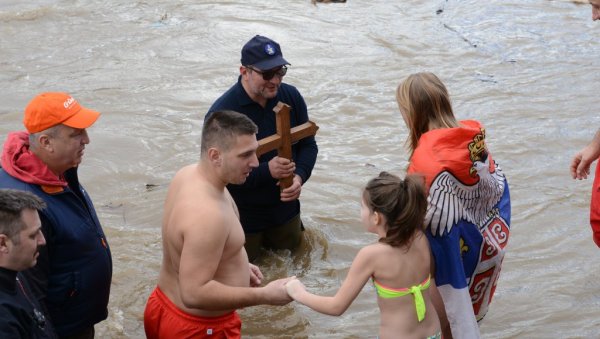 ПРИЈАВЕ ДО 10. ЈАНУАРА: И ове године традиционална Богојављенска манифестација у Краљеву ПРИЈАВЕ ДО 10. ЈАНУАРА: И ове године традиционална Богојављенска манифестација у Краљеву