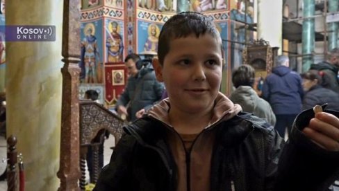 POSTITE I VERUJTE U SEBE, HRISTOS SE RODI! Božićna liturgija u Leposaviću - Mali Danilo izvukao zlatnik iz česnice (VIDEO) POSTITE I VERUJTE U SEBE, HRISTOS SE RODI! Božićna liturgija u Leposaviću - Mali Danilo izvukao zlatnik iz česnice (VIDEO)