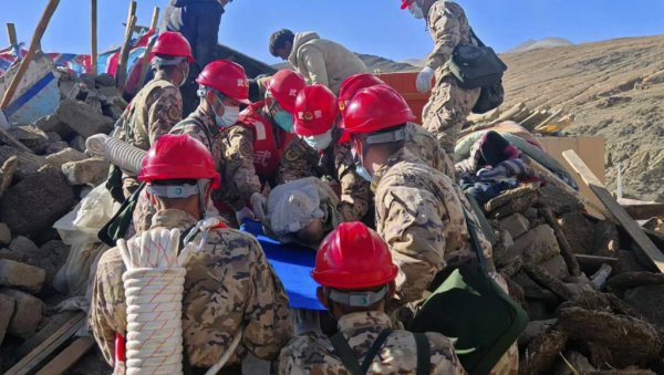 СПАСЕНО ВИШЕ ОД 400 ЉУДИ ИЗ РУШЕВИНА: Ово је црни биланс разорног земљотреса на Тибету СПАСЕНО ВИШЕ ОД 400 ЉУДИ ИЗ РУШЕВИНА: Ово је црни биланс разорног земљотреса на Тибету