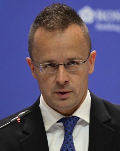 СИЈАРТО УПЕРИО ПРСТ У БРИСЕЛ: Покушавају да се умешају у послове Мађарске преко новинара