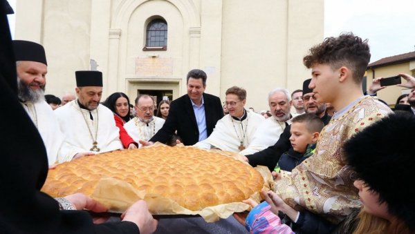 ЗЛАТНИК ДАР ГРАДА ШАПЦА У БОЖИЋНОЈ ЧЕСНИЦИ: Пронашла десетогодишња Калина ЗЛАТНИК ДАР ГРАДА ШАПЦА У БОЖИЋНОЈ ЧЕСНИЦИ: Пронашла десетогодишња Калина