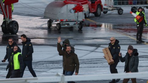 TRAMPOV SIN U POSETI GRENLANDU: Donald junior stigao na najveće ostrvo (FOTO) TRAMPOV SIN U POSETI GRENLANDU: Donald junior stigao na najveće ostrvo (FOTO)