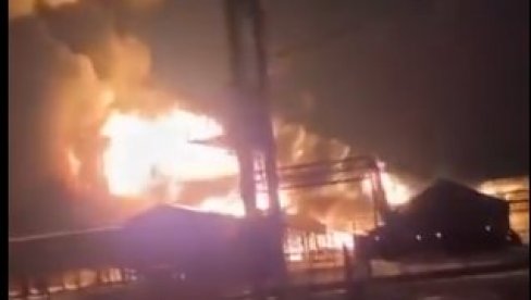 PUTINOVI BOMBARDERI OSTALI BEZ GORIVA: Masovni ukrajinski napad dronovima, eksplozije pre svitanja kod ključne baze PUTINOVI BOMBARDERI OSTALI BEZ GORIVA: Masovni ukrajinski napad dronovima, eksplozije pre svitanja kod ključne baze