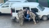 СЛОМЉЕНЕ РУКЕ И ЗАПЕТЕ ПУШКЕ: Насилна мобилизација у Украјини ескалирала (ВИДЕО) СЛОМЉЕНЕ РУКЕ И ЗАПЕТЕ ПУШКЕ: Насилна мобилизација у Украјини ескалирала (ВИДЕО)