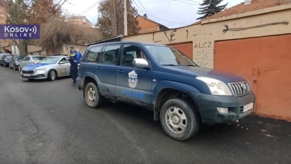 КУРТИЈЕВА ПОЛИЦИЈА УПАЛА У СЕВЕРНУ МИТРОВИЦУ: Ушли у Пореску управу која функционише по систему Србије (ВИДЕО) КУРТИЈЕВА ПОЛИЦИЈА УПАЛА У СЕВЕРНУ МИТРОВИЦУ: Ушли у Пореску управу која функционише по систему Србије (ВИДЕО)