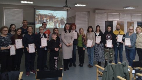 URUČENE DIPLOME POLAZNICIMA: U kraljevačkoj biblioteci završen besplatni kurs ruskog jezika URUČENE DIPLOME POLAZNICIMA: U kraljevačkoj biblioteci završen besplatni kurs ruskog jezika