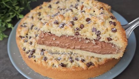 SPOLJA HRSKAVA, IZNUTRA NEODOLJIVO KREMASTA: Zimska biskvit torta (VIDEO) SPOLJA HRSKAVA, IZNUTRA NEODOLJIVO KREMASTA: Zimska biskvit torta (VIDEO)