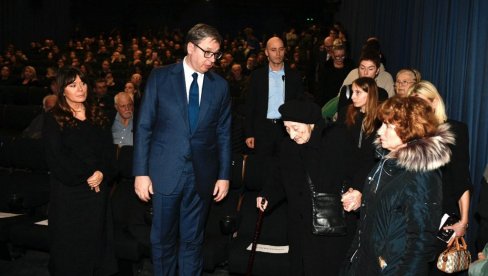 KOMEMORACIJA MILORADU MILINKOVIĆU: Porodica i prijatelji se oprostili od njega - Prisustvovao i predsednik (FOTO) KOMEMORACIJA MILORADU MILINKOVIĆU: Porodica i prijatelji se oprostili od njega - Prisustvovao i predsednik (FOTO)