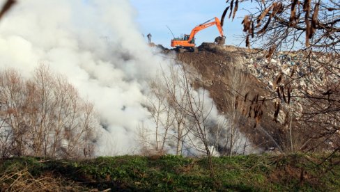 VATROGASCI USPELI DA STAVE POD KONTROLU POŽAR NA GRADSKOM SMETLIŠTU U VALJEVU   Deponija u plamenu