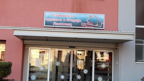 SLUŽBENIK OSUMNJIČEN ZA ZLOUPOTREBU POLOŽAJA: Hapšenje u leskovačkoj Ustanovi za odrasle i starije SLUŽBENIK OSUMNJIČEN ZA ZLOUPOTREBU POLOŽAJA: Hapšenje u leskovačkoj Ustanovi za odrasle i starije