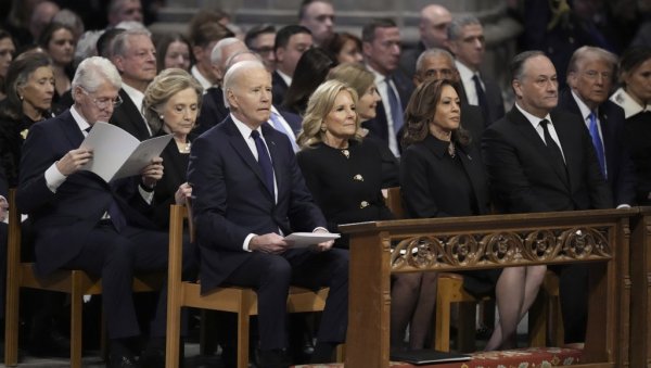 ПЕТ ПРЕДСЕДНИКА САД НА САХРАНИ ЏИМИЈА КАРТЕРА: Први пут заједно након Трампове победе (ФОТО) ПЕТ ПРЕДСЕДНИКА САД НА САХРАНИ ЏИМИЈА КАРТЕРА: Први пут заједно након Трампове победе (ФОТО)