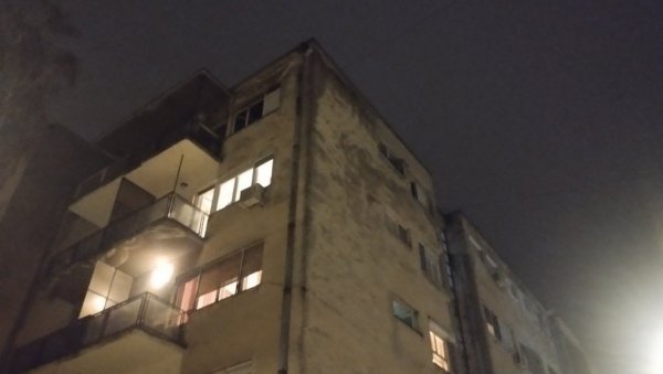 ИМАЛА ЈЕ ТЕШКЕ ОПЕКОТИНЕ ПО ТЕЛУ: Језиви детаљи пожара у Новом Саду, страдала жена (ФОТО) ИМАЛА ЈЕ ТЕШКЕ ОПЕКОТИНЕ ПО ТЕЛУ: Језиви детаљи пожара у Новом Саду, страдала жена (ФОТО)
