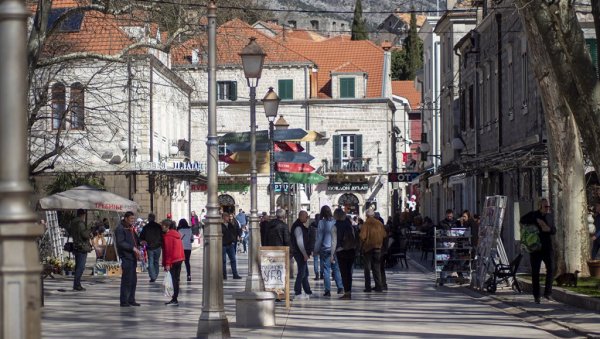СКРИВЕНИ ДРАГУЉ БАЛКАНА ОСВАЈА ЕВРОПУ: Британски дневни лист фасциниран лепотама Требиња СКРИВЕНИ ДРАГУЉ БАЛКАНА ОСВАЈА ЕВРОПУ: Британски дневни лист фасциниран лепотама Требиња