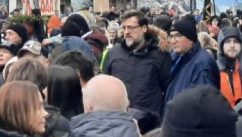 ДЕМОНСТРАНТИ БЛОКИРАЛИ АУТО-ПУТ: Међу њима Ного и Штимац, али и Ђиласов човек ДЕМОНСТРАНТИ БЛОКИРАЛИ АУТО-ПУТ: Међу њима Ного и Штимац, али и Ђиласов човек