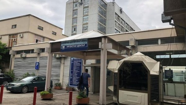 ЗБОГ ГРИПА ОГРАНИЧЕНЕ ПОСЕТЕ У УКЦ КРАГУЈЕВАЦ: Посете само четвртком, обавезне заштитне маске ЗБОГ ГРИПА ОГРАНИЧЕНЕ ПОСЕТЕ У УКЦ КРАГУЈЕВАЦ: Посете само четвртком, обавезне заштитне маске