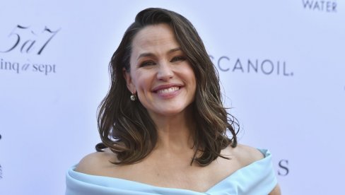 ДЕЦА СЕ СТИДЕ СВОЈЕ МАЈКЕ ЏЕНИФЕР ГАРНЕР: Кажу да их стално бламирам