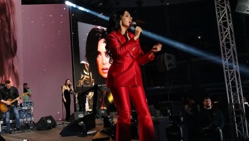 SPEKTAKL NA JUGU: Tanja Savić izazvala delirijum u Nišu na prvom koncertu u ovoj godini SPEKTAKL NA JUGU: Tanja Savić izazvala delirijum u Nišu na prvom koncertu u ovoj godini
