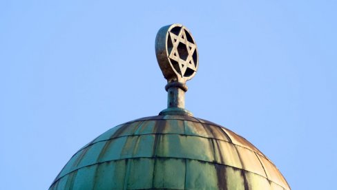 МРТВИ НА ЈЕВРЕЈСКИ ПРАЗНИК ЈОМ КИПУР: У нападу на синагогу у британском граду Манчестеру погинуло двоје, нападача убила полиција МРТВИ НА ЈЕВРЕЈСКИ ПРАЗНИК ЈОМ КИПУР: У нападу на синагогу у британском граду Манчестеру погинуло двоје, нападача убила полиција