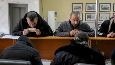 MIGRANTI NEĆE U EU: Zahtevi za azil naglo padaju MIGRANTI NEĆE U EU: Zahtevi za azil naglo padaju