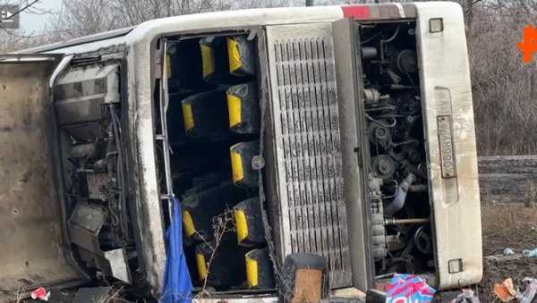 ТРИ ОСОБЕ ПОГИНУЛЕ, 29 ПОВРЕЂЕНИХ: Преврнуо се аутобус (УЗНЕМИРУЈУЋИ ВИДЕО) ТРИ ОСОБЕ ПОГИНУЛЕ, 29 ПОВРЕЂЕНИХ: Преврнуо се аутобус (УЗНЕМИРУЈУЋИ ВИДЕО)