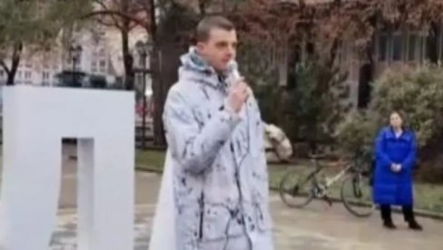 ️ČLAN PSG-a GLUMI APOLITIČNOG STUDENTA: Juče držao govor ispred Bezbednosno informativne agencije ️ČLAN PSG-a GLUMI APOLITIČNOG STUDENTA: Juče držao govor ispred Bezbednosno informativne agencije
