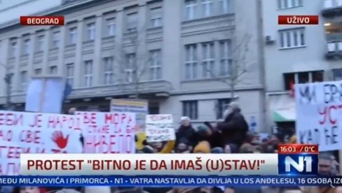 KAKVA LAŽOVIZIJA! Žaklina se hvali kako studenti imaju podršku i ljudi sa terasa okolnih zgrada, a na toj terasi... (VIDEO) KAKVA LAŽOVIZIJA! Žaklina se hvali kako studenti imaju podršku i ljudi sa terasa okolnih zgrada, a na toj terasi... (VIDEO)