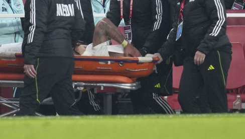 ARSENAL OSLABLJEN: Žezusa izneli na nosilima, sad mora na operaciju ARSENAL OSLABLJEN: Žezusa izneli na nosilima, sad mora na operaciju