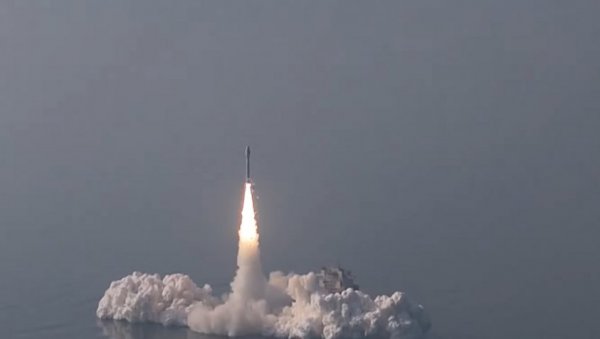 КИНА ЛАНСИРАЛА РАКЕТУ СА МОРА: Послат највећи корисни терет до сад (ФОТО/ВИДЕО) КИНА ЛАНСИРАЛА РАКЕТУ СА МОРА: Послат највећи корисни терет до сад (ФОТО/ВИДЕО)