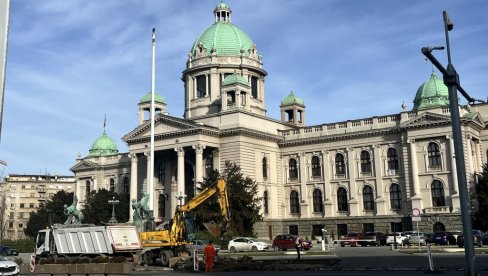 BEZBEDNIJA VOŽNJA PORED SKUPŠTINE: U toku rekonstrukcija od Bulevara ka Trgu Nikole Pašića BEZBEDNIJA VOŽNJA PORED SKUPŠTINE: U toku rekonstrukcija od Bulevara ka Trgu Nikole Pašića