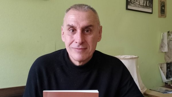 ПОХОДИ НА МОСКВУ КРЕТАЛИ ИЗ МАЛЕ РУСИЈЕ: Јагодински историчар Дејан Танић у књизи Козачки устанак указује на корене данашњих догађања ПОХОДИ НА МОСКВУ КРЕТАЛИ ИЗ МАЛЕ РУСИЈЕ: Јагодински историчар Дејан Танић у књизи Козачки устанак указује на корене данашњих догађања
