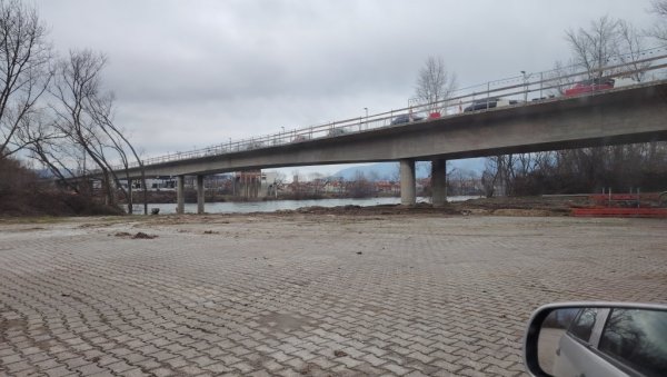 ДО МАЈА, БИЋЕ ЋУПРИЈА КАО НОВА: Држава плаћа обнову моста на Дрини између Малог Зворника и Каракаја ДО МАЈА, БИЋЕ ЋУПРИЈА КАО НОВА: Држава плаћа обнову моста на Дрини између Малог Зворника и Каракаја