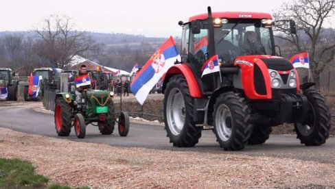 ORIGINALNI DOČEK PRAVOSLAVNE NOVE GODINE: Stubičani organizovali „Traktorijadu“ (FOTO) ORIGINALNI DOČEK PRAVOSLAVNE NOVE GODINE: Stubičani organizovali „Traktorijadu“ (FOTO)