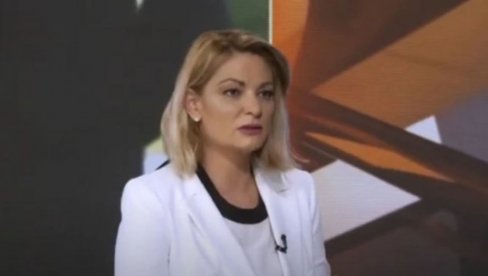 ПОЛИВАЛИ СУ НАС ВОДОМ, ЛЕПИЛИ НАЛЕПНИЦЕ ПО МЕНИ Уредница Новосадске Емилија Марић открила детаље линча у новосадском кампусу ПОЛИВАЛИ СУ НАС ВОДОМ, ЛЕПИЛИ НАЛЕПНИЦЕ ПО МЕНИ Уредница Новосадске Емилија Марић открила детаље линча у новосадском кампусу
