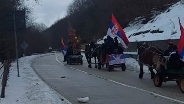 ЈЕЗИВА ПРОПАГАНДА ПРОТИВ СРБА У БОСАНСКОМ ГРАХОВУ: На удару чак и Божић, Хрватима неприхватљиво да Срби славе рођење Христово ЈЕЗИВА ПРОПАГАНДА ПРОТИВ СРБА У БОСАНСКОМ ГРАХОВУ: На удару чак и Божић, Хрватима неприхватљиво да Срби славе рођење Христово