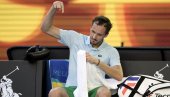 RUS POTPUNO IZGUBIO ŽIVCE: Medvedev bio na ivici ponora, a onda je uradio - ovo (VIDEO) RUS POTPUNO IZGUBIO ŽIVCE: Medvedev bio na ivici ponora, a onda je uradio - ovo (VIDEO)
