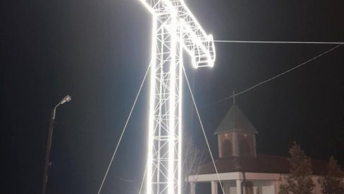 SVETLOST ZA SVETINJE: Majstor Marjan Veljanović iz Bujanovca ukrašava porte hramova na jugu Srbije SVETLOST ZA SVETINJE: Majstor Marjan Veljanović iz Bujanovca ukrašava porte hramova na jugu Srbije