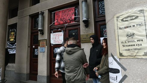 PONOVO ZARATILI: Nastavlja se svađa i tuča među blokaderima! PONOVO ZARATILI: Nastavlja se svađa i tuča među blokaderima!