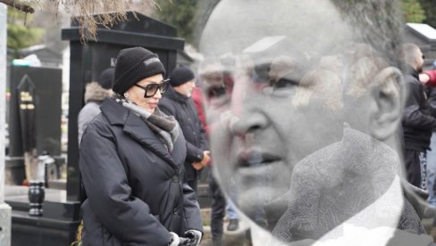 ČETVRT VEKA BEZ MUŽA: Ceca skrhana na Arkanovom grobu, tu mu je i kći iz Belgije (FOTO) ČETVRT VEKA BEZ MUŽA: Ceca skrhana na Arkanovom grobu, tu mu je i kći iz Belgije (FOTO)