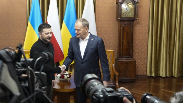 РУСИЈА ПЛАНИРАЛА ТЕРОРИСТИЧКЕ АКЦИЈЕ У ВАЗДУХУ: Туск се састао са Зеленским у Варшави РУСИЈА ПЛАНИРАЛА ТЕРОРИСТИЧКЕ АКЦИЈЕ У ВАЗДУХУ: Туск се састао са Зеленским у Варшави