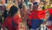 SRPSKI DELIRIJUM U MELBURNU: Vijori se trobojka, a navijači oduševili sve (VIDEO) SRPSKI DELIRIJUM U MELBURNU: Vijori se trobojka, a navijači oduševili sve (VIDEO)