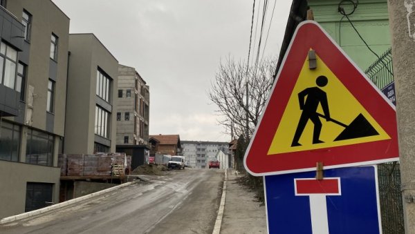 РАДНИКА НИГДЕ, А СВЕ РАЗРОВАНО: Нема краја радовима на канализационој мрежи у Великом Мокром Лугу (ФОТО) РАДНИКА НИГДЕ, А СВЕ РАЗРОВАНО: Нема краја радовима на канализационој мрежи у Великом Мокром Лугу (ФОТО)