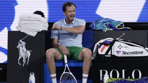 UZELI MU SVE! Danil Medvedev ne može da veruje kako je kažnjen zbog niza incidenata na Australijan openu 2025